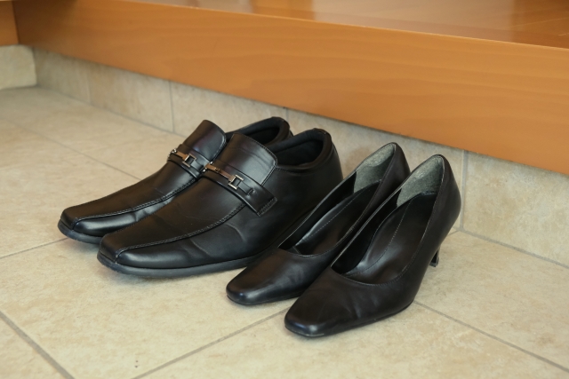 服装に迷ったらスーツか制服+革靴やローファーが無難