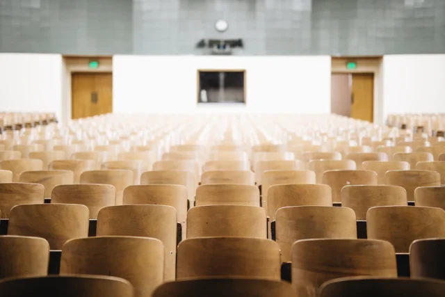 大学生の場合は大学の就職支援プログラムを利用することもできる