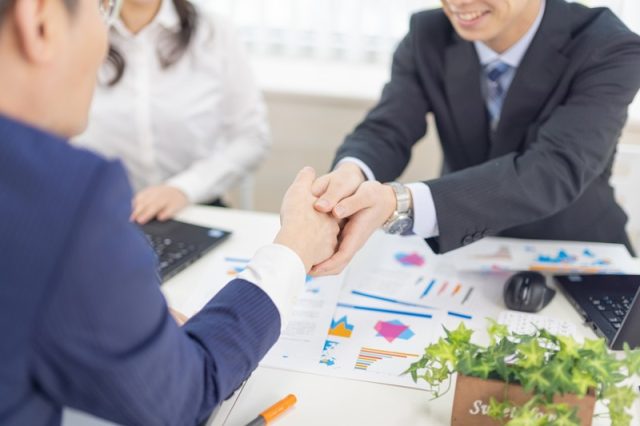 就職の斡旋会社とは？斡旋の意味や紹介と仲介との違いは？